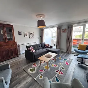 Central, Comfortable And Spacious 4 Bed Duplex Apartment Dublin